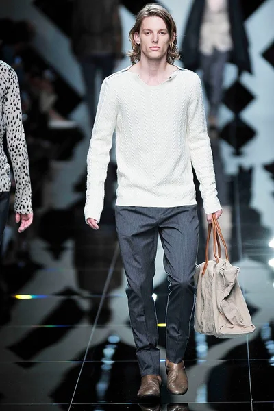 Look 12